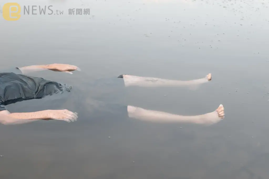 台南安平運河驚見「有人載浮載沉」！警消獲報急打撈竟是76歲獨居翁