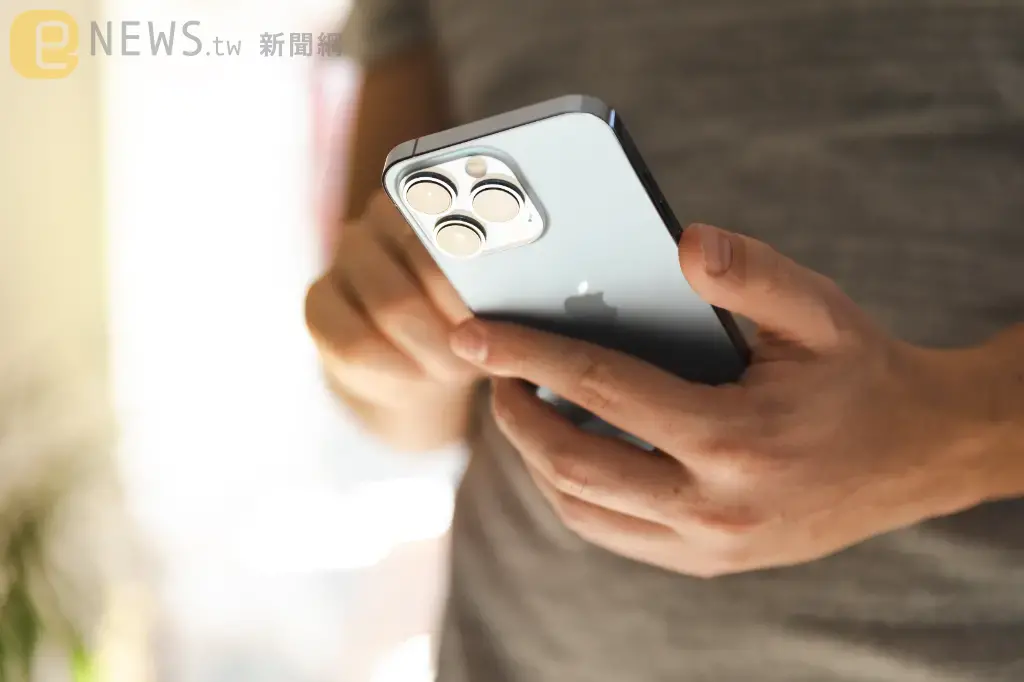 iPhone 15系列瘋傳「全面取消實體SIM卡」！果粉驚：台灣會跟進嗎？