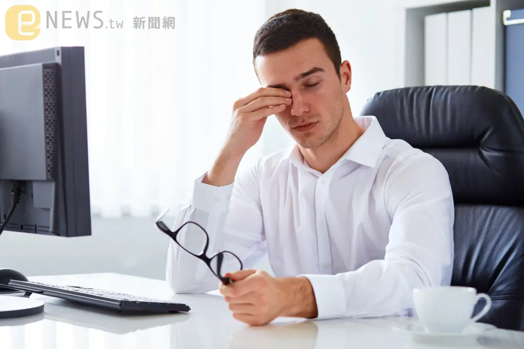 中國35歲男「不愛喝水」天天喝可樂　上班一半突失明：看不到了