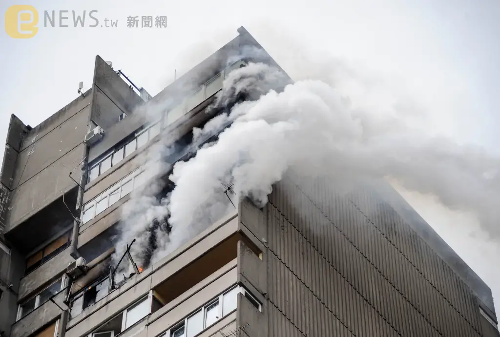 彰化不二坊對面驚傳火警！1男裸上身離奇墜樓　「無呼吸心跳」搶救中