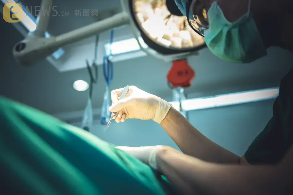 德國外科醫師因無同事有空竟臨時找清潔工協助截肢手術