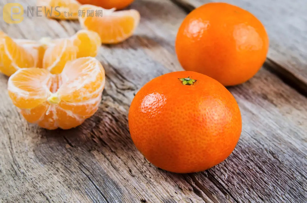 懶得吐！中國男「橘子籽吞下肚」腸道險爆掉　醫開刀愣：取出半公斤籽