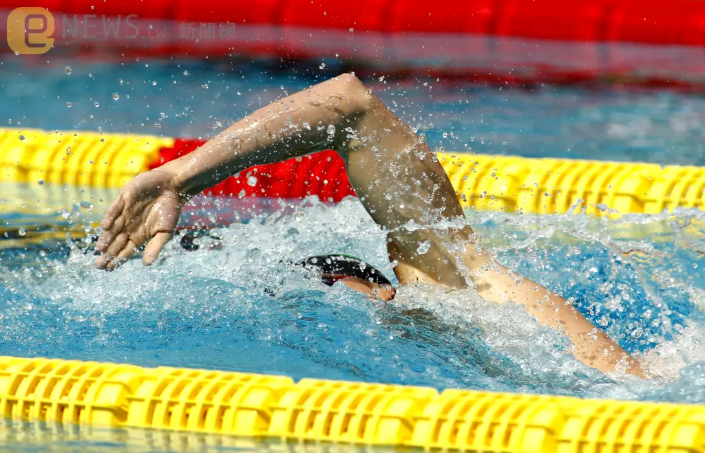 全中運泳將熱身跳水「遭禁賽一年」教練諷：從沒聽過要坐著下水