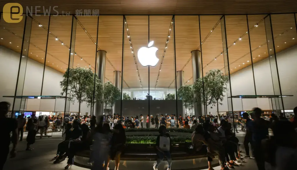 蘋果「折疊式iPhone」最快2026年上市　外媒：正努力解決摺痕問題