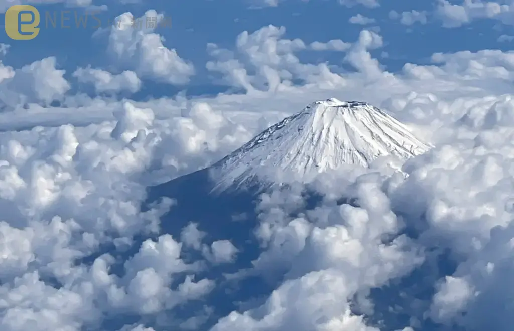 不甩颱風警報爬富士山！63歲台女摔傷動不了　救援隊背她下山惹怒日網