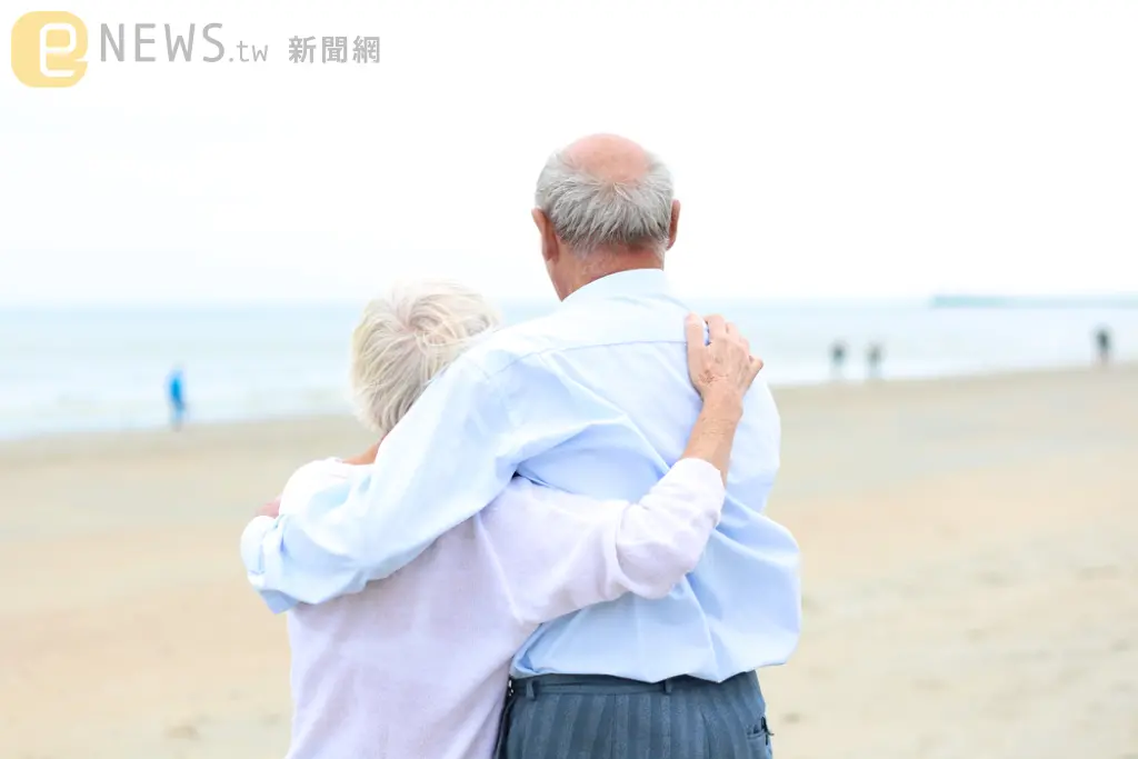 不捨老伴離開？英國91歲翁與妻「同天離世」　醫揭：心碎症候群