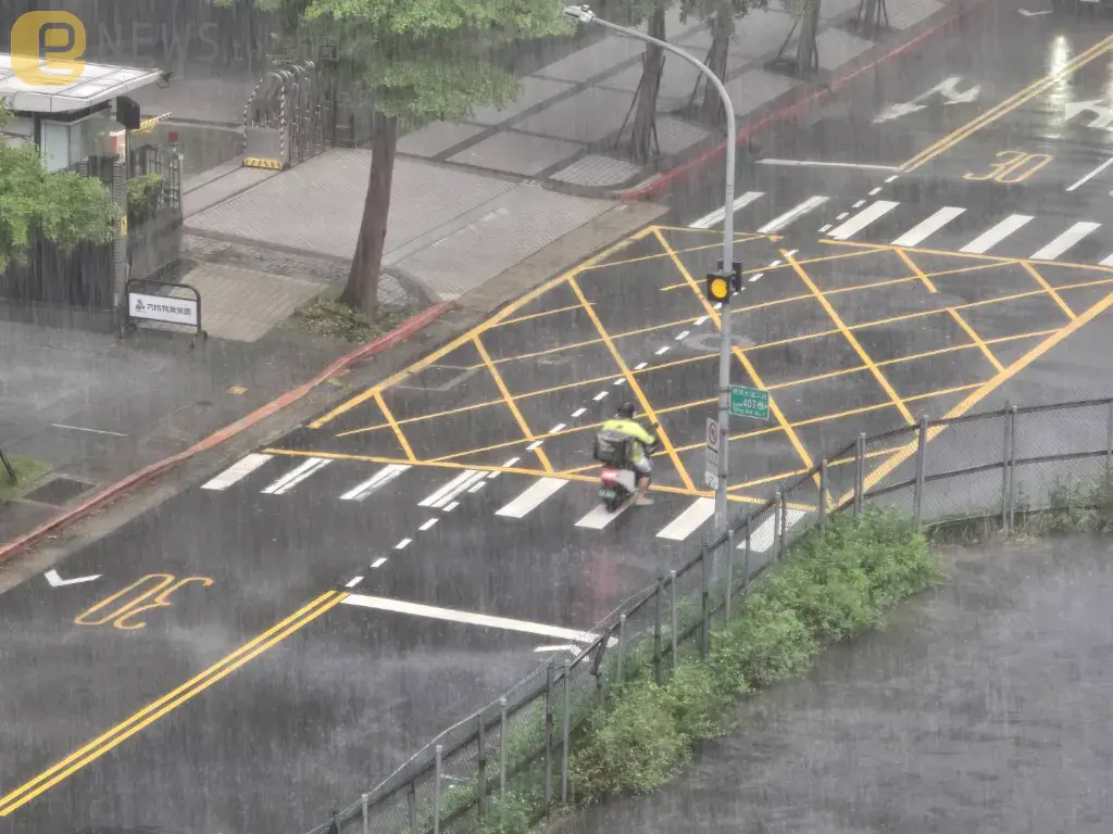 今「2地區」大雨來襲！國慶將迎穩定好天氣　「1時間點」後恐有熱帶擾動