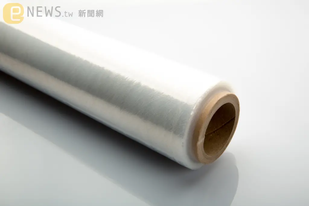 喜歡吃塑膠袋…女吃6年突腹痛就醫　醫一看驚：胃裡堆1kg塑膠