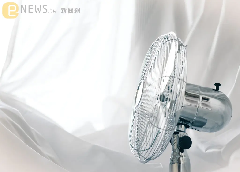 整夜吹電扇竟吹出面癱！　醫曝夏季消暑「致命錯誤」