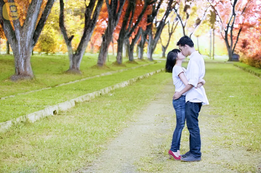 戀愛秒變小貓！最黏星座Top5：第一名沒回訊就開始亂想